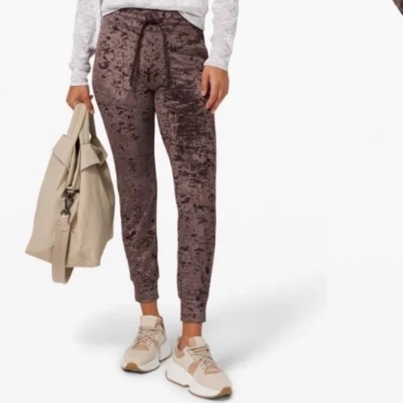 Lululemon Joggers Womens 8 Brown Crushed Velvet Ready To Crush drawstring pocket - Picture 1 of 11